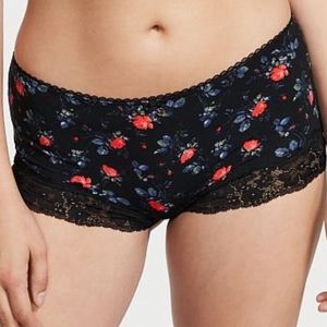 NIB VS BODY BY VICTORIA SHORTIE WITH LACE